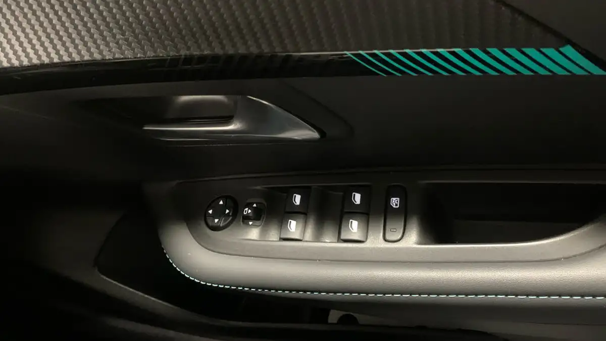 2022-peugeot-208-12-puretech-allure-100bhp-big-21