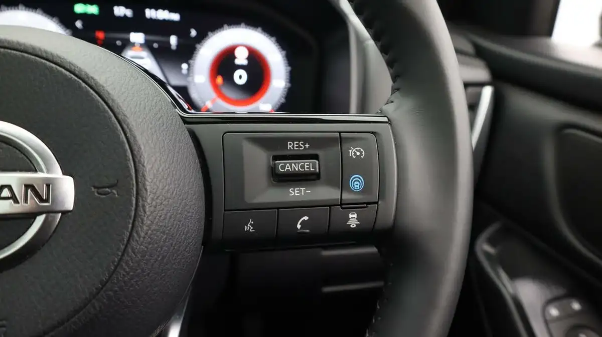 2021-nissan-qashqai-13-dig-t-premiere-edition-140ps-big-25