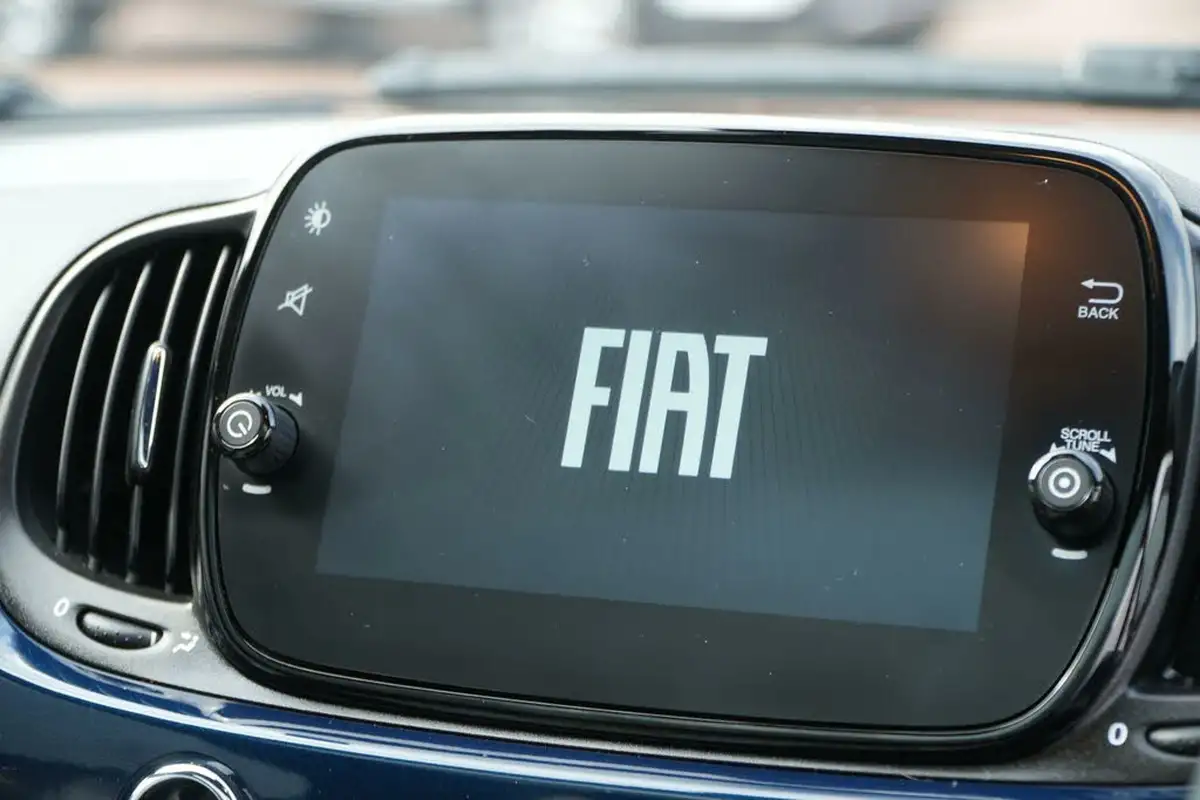 2022-fiat-500-10-dolcevita-big-24