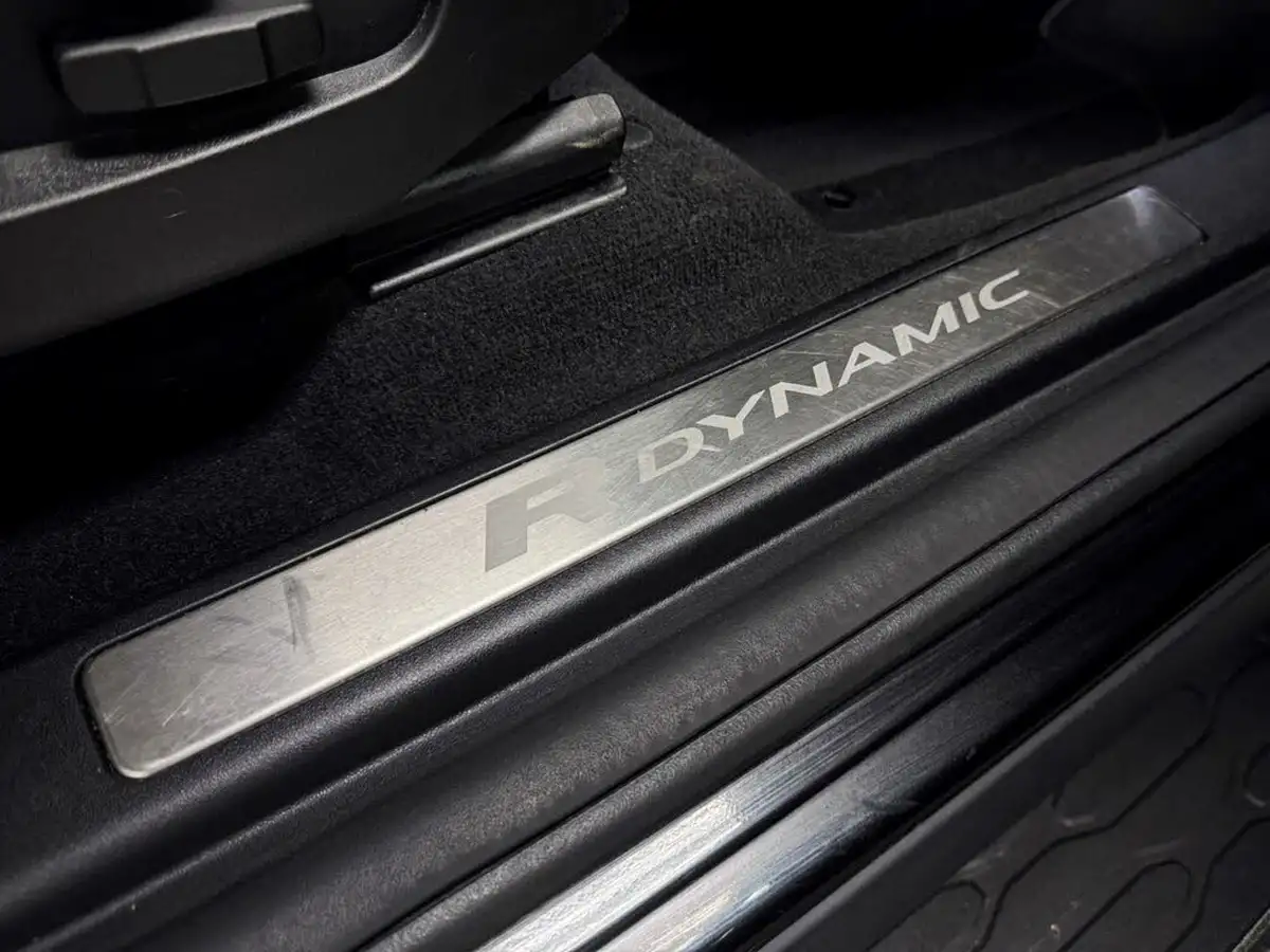 2021-land-rover-discovery-sport-15-p300e-r-dynamic-se-big-24