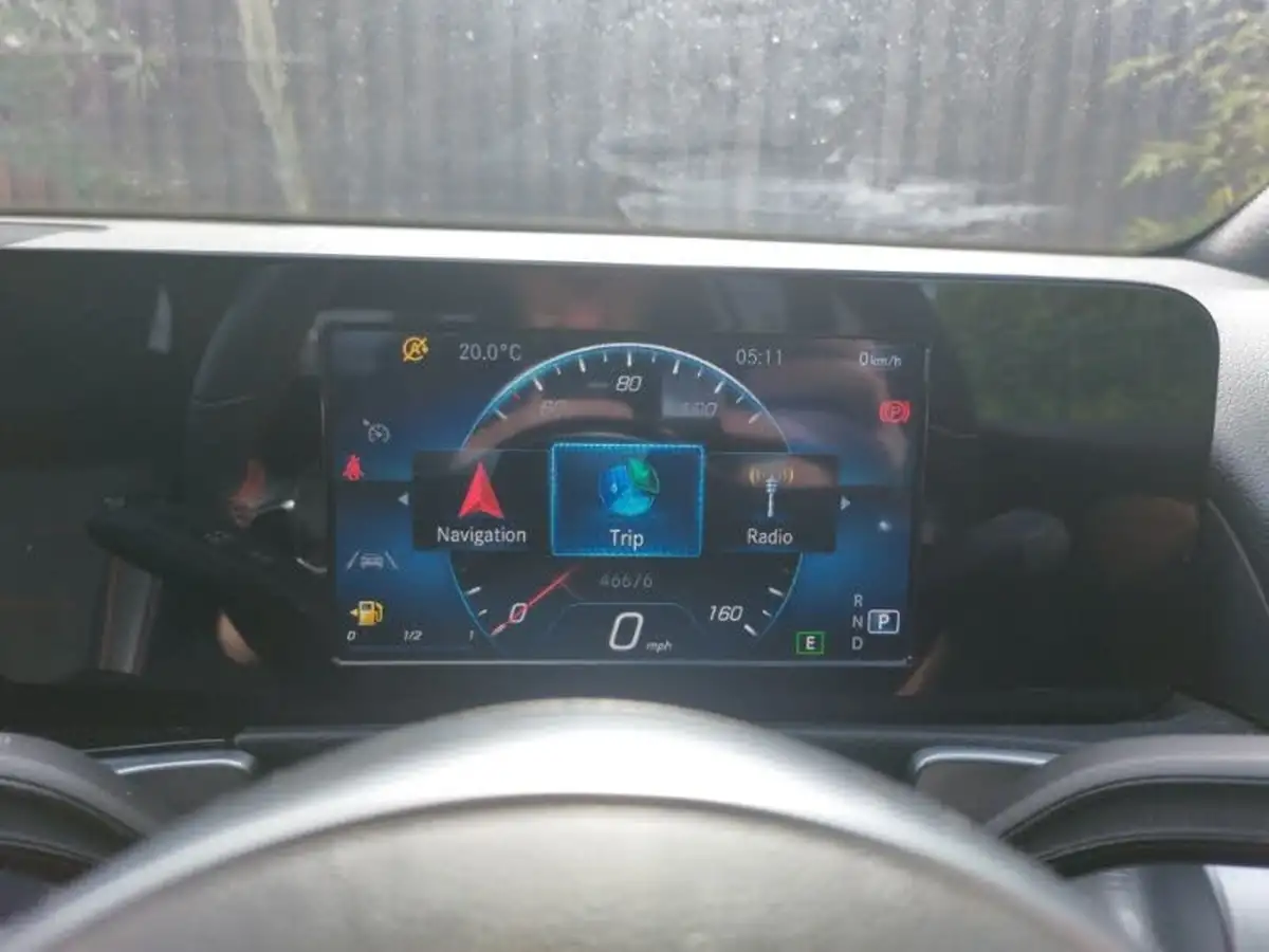 2022-mercedes-benz-glb-class-13-glb200-amg-line-7g-tronic-big-18