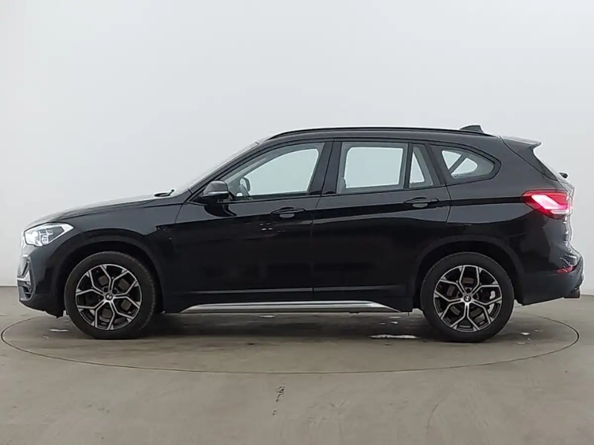 2020-bmw-x1-20-sdrive-20i-xline-big-3