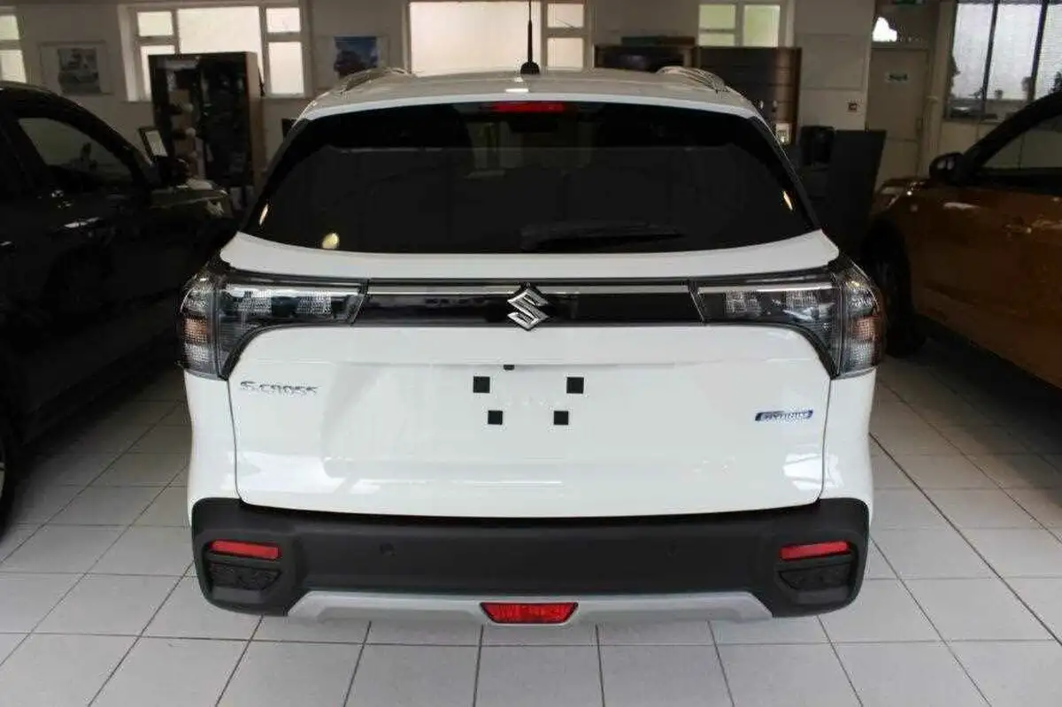 2025-suzuki-s-cross-14-boosterjet-motion-big-4
