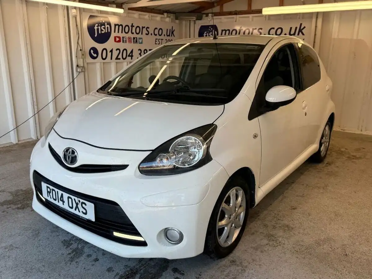 2014-toyota-aygo-10-mode-ac-5d-big-4