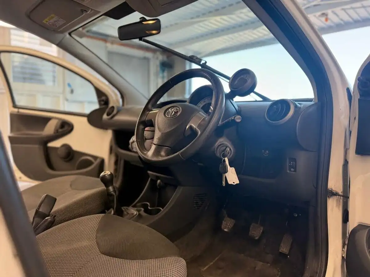 2014-toyota-aygo-10-mode-ac-5d-big-26