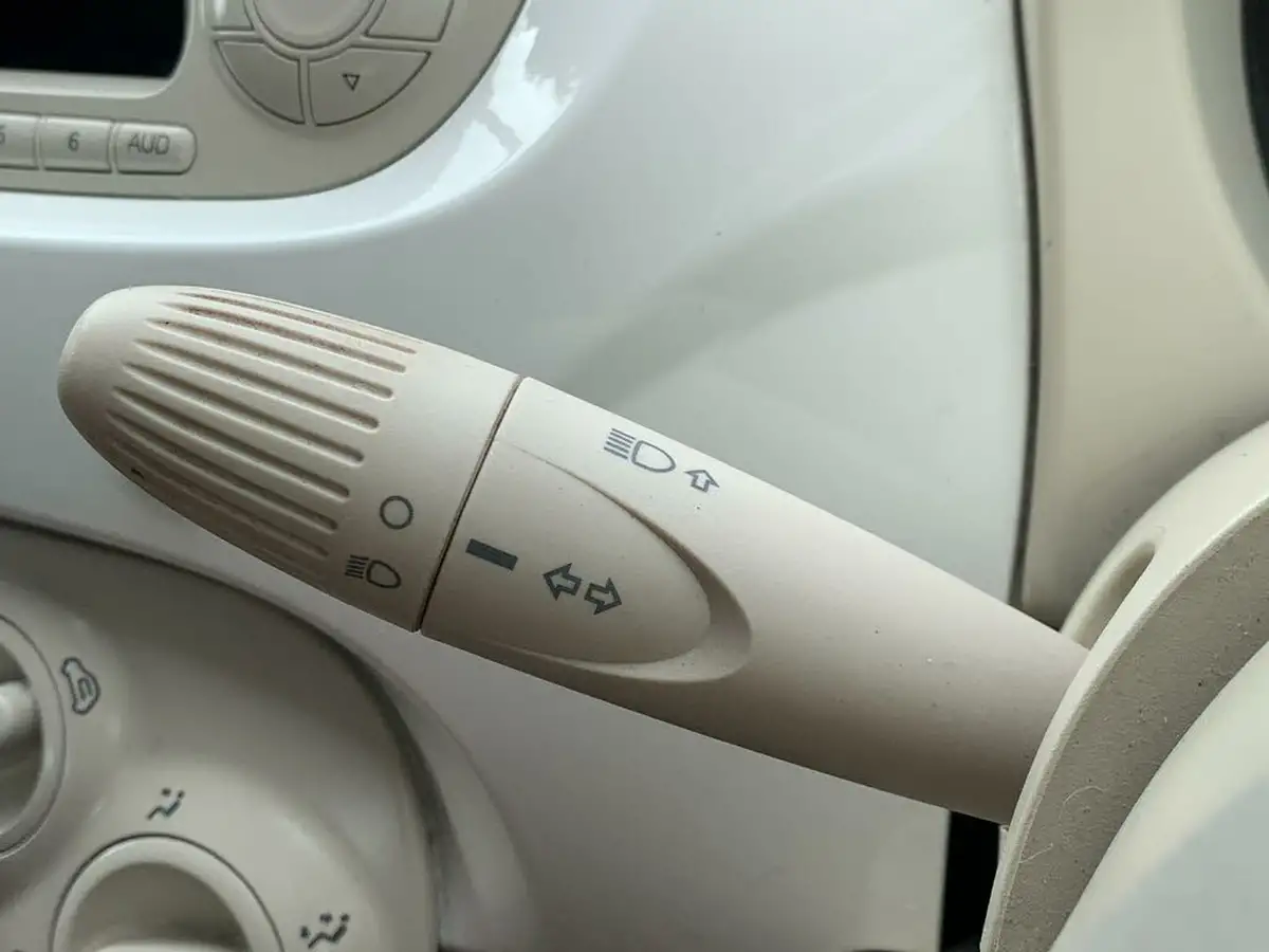 2011-fiat-500-12-lounge-big-16