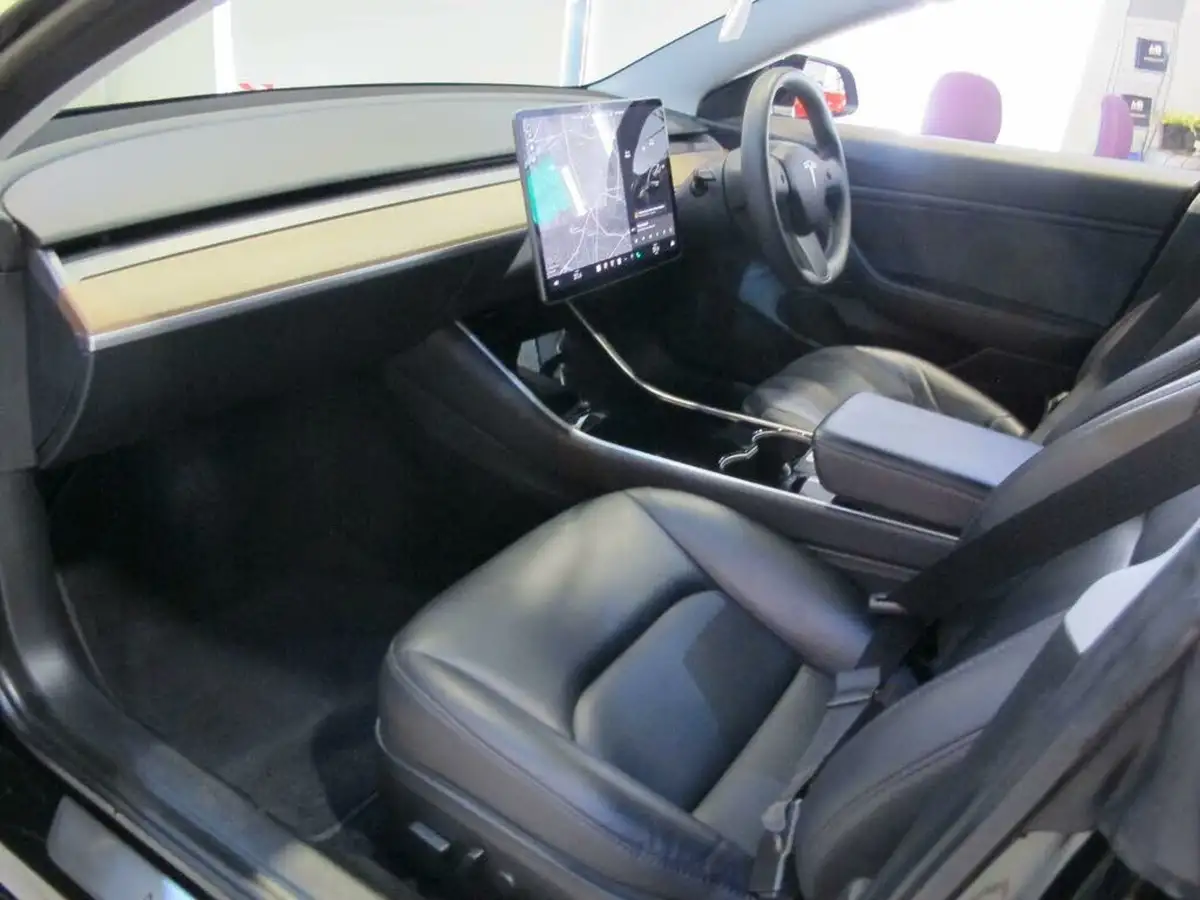 2020-tesla-model-3-e-performance-big-40