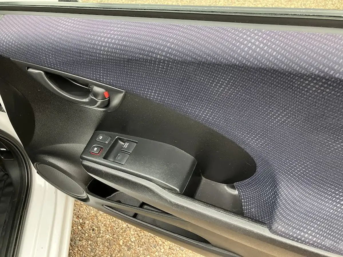 2015-honda-jazz-12-s-big-19