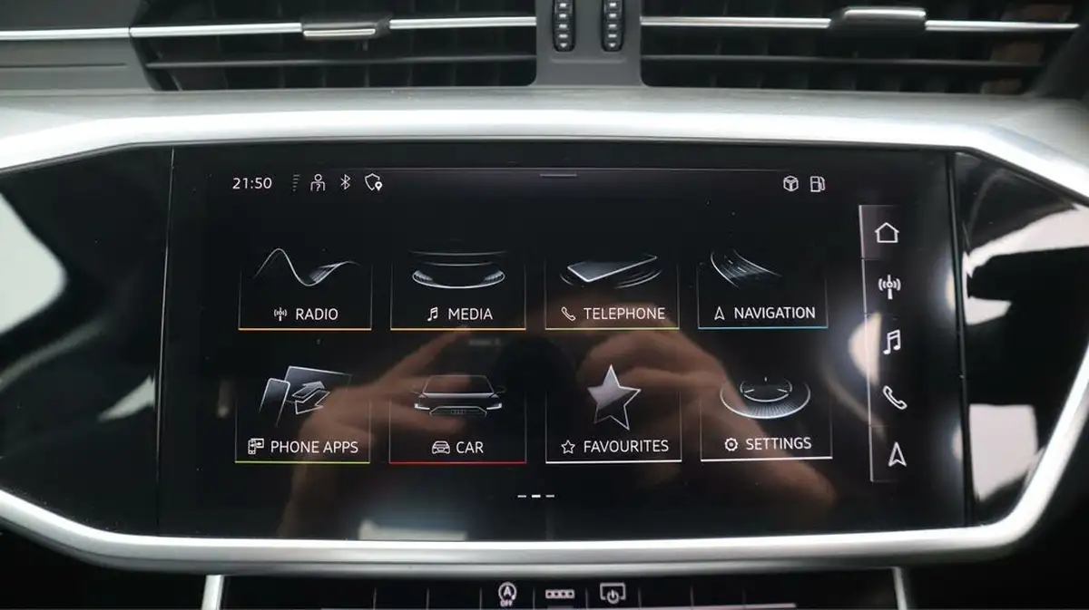 2022-audi-a6-saloon-20-40-tfsi-sport-big-11