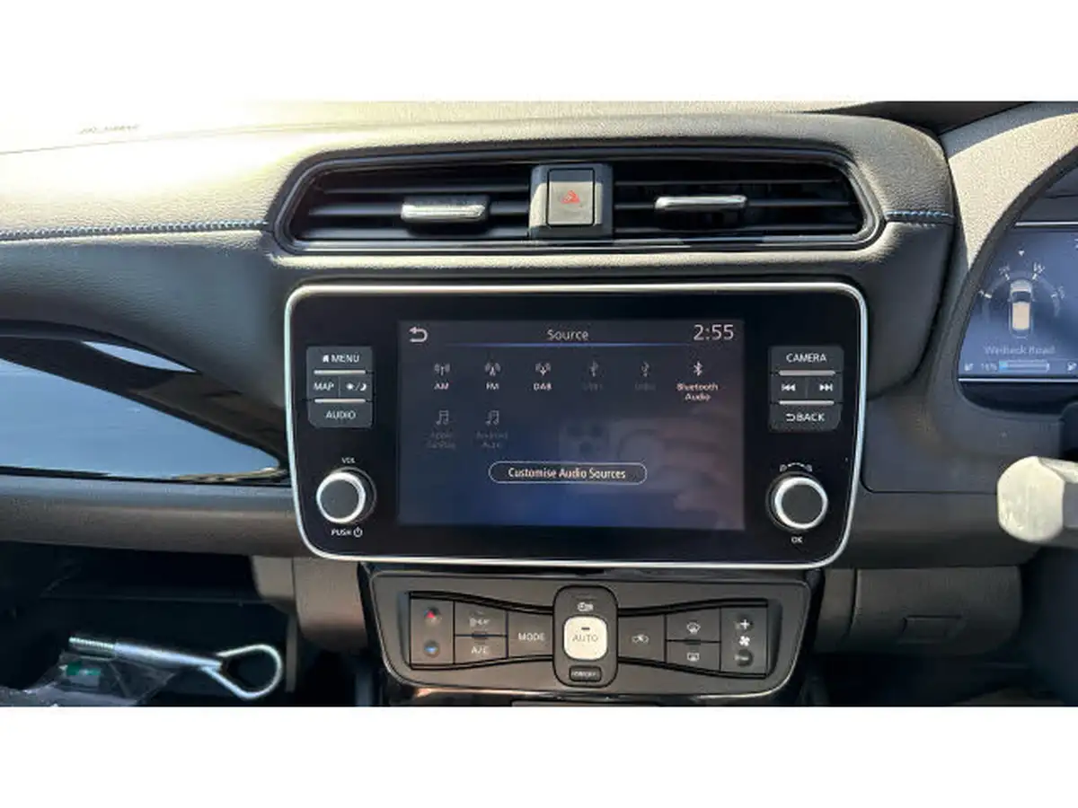 2022-nissan-leaf-e-tekna-39kwh-big-33