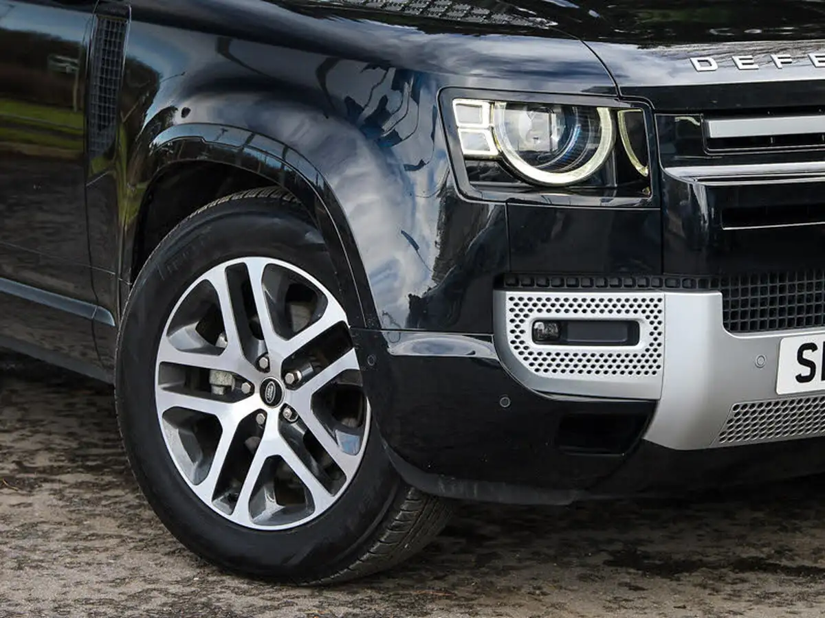 2024-land-rover-110-defender-30-d250-xs-edition-big-8