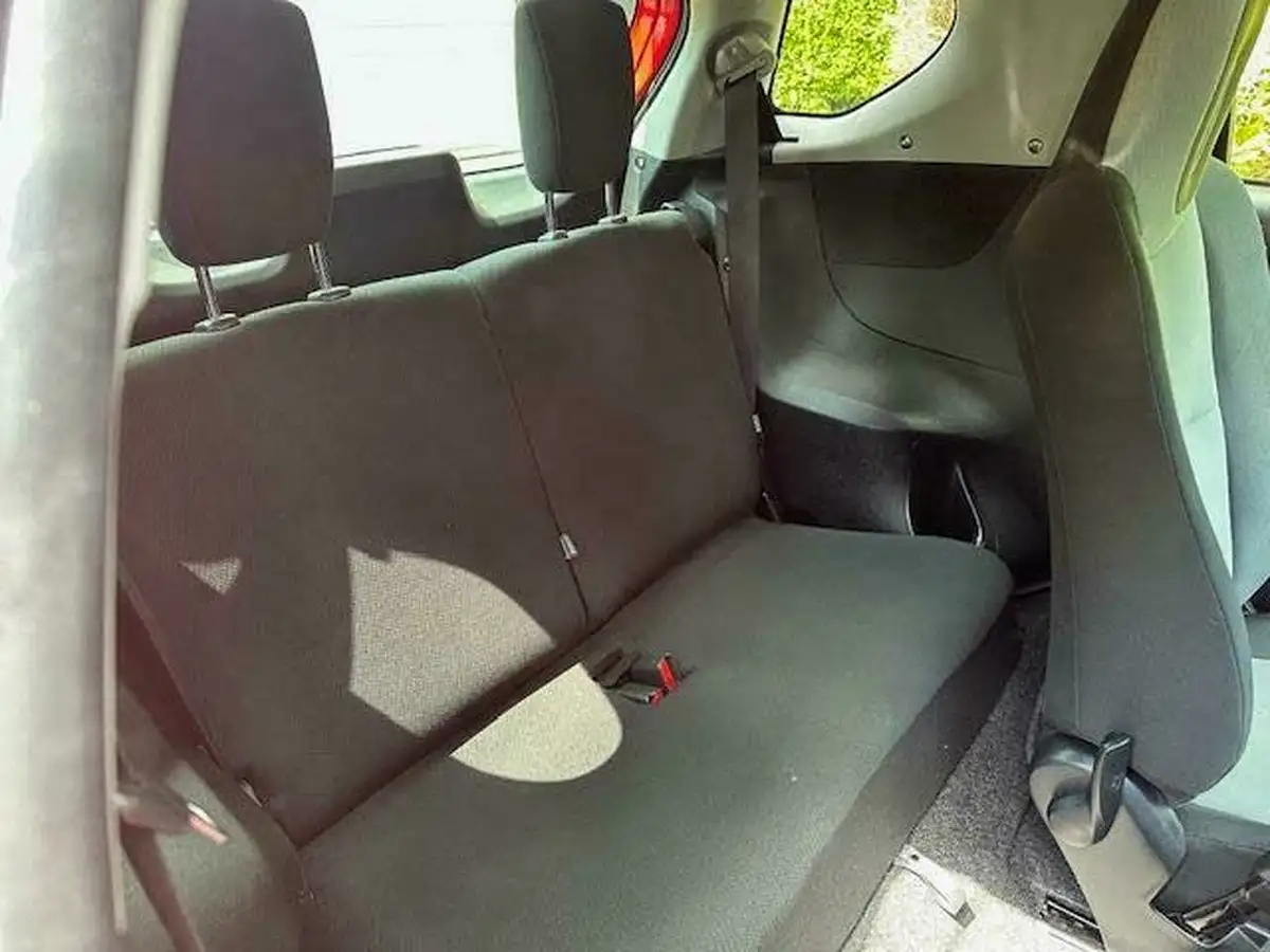 2013-toyota-iq-133-3-multidrive-big-11
