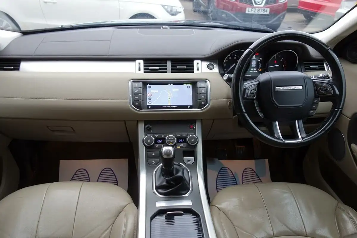 2015-land-rover-range-rover-evoque-20ed4-se-tech-hatchback-5d-big-3