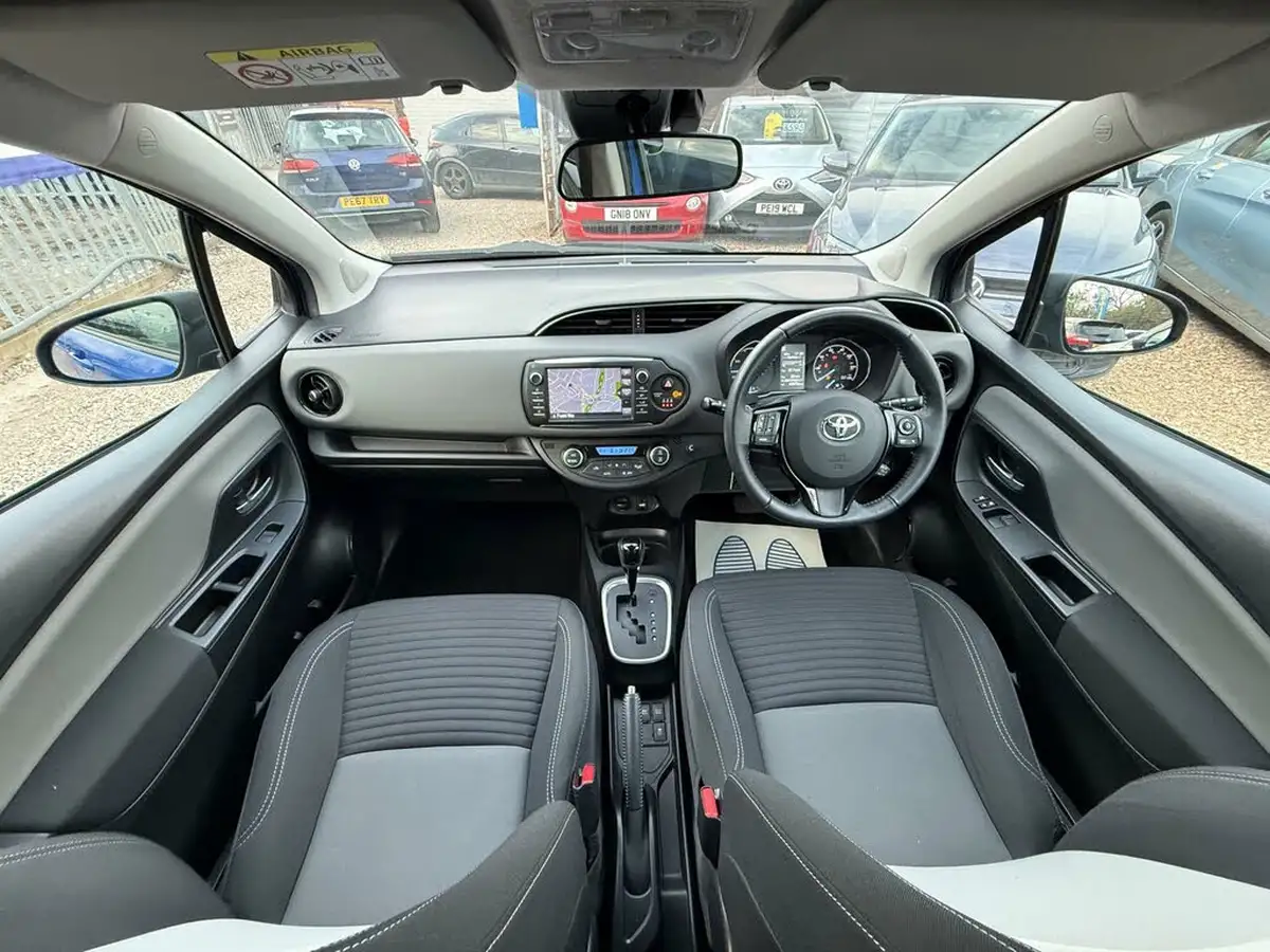 2018-toyota-yaris-15-vvt-i-icon-tech-98bhp-hybrid-1497cc-e-cvt-big-1