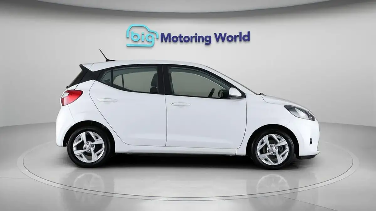 2020-hyundai-i10-10-se-connect-big-8
