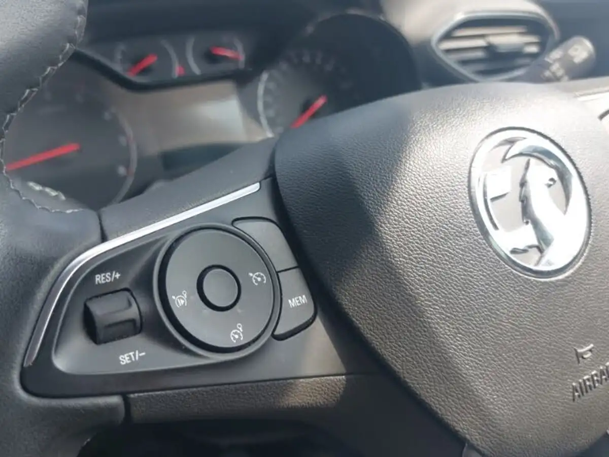 2022-vauxhall-crossland-12-se-edition-big-13