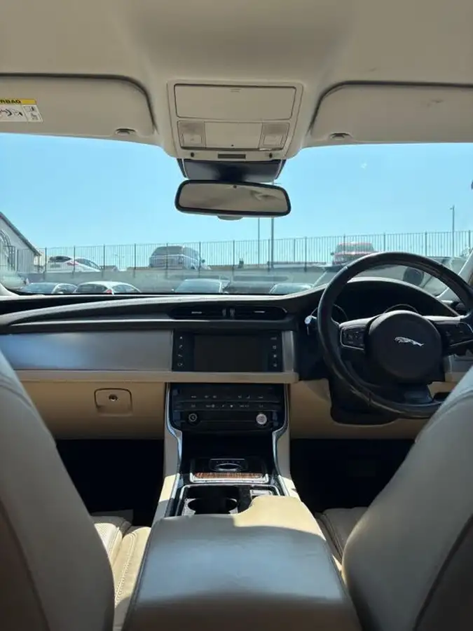 2015-jaguar-xf-20td-portfolio-180ps-auto-big-9