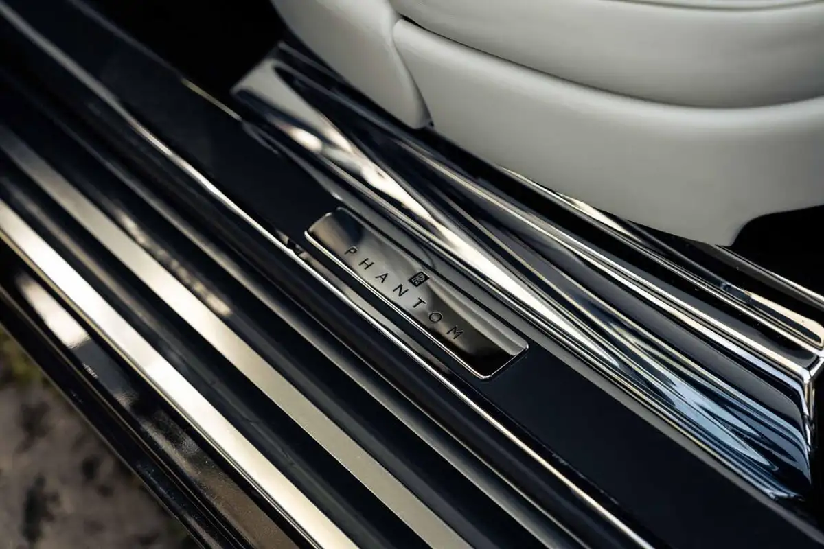 2016-rolls-royce-phantom-big-41