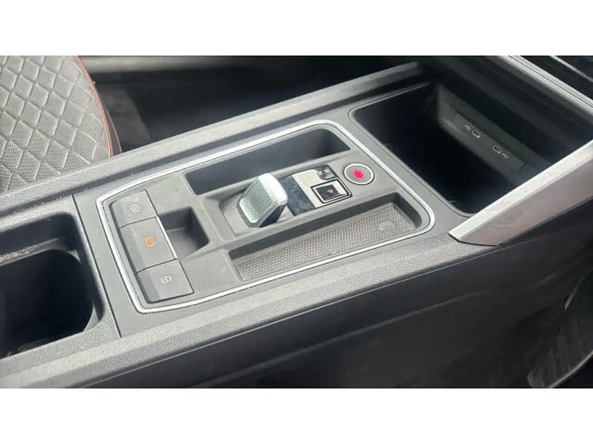 2024-seat-leon-14-e-hybrid-fr-hatchback-big-13