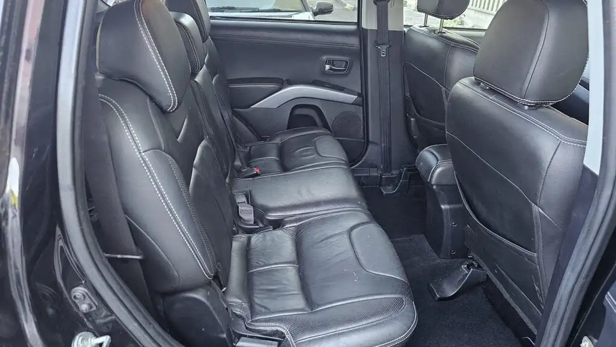 2013-mitsubishi-outlander-22td-gx3-big-15
