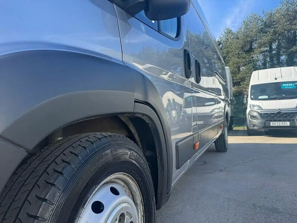 2021-peugeot-boxer-22-bluehdi-professional-435-l4-h2-140bhpeu6dt-big-7
