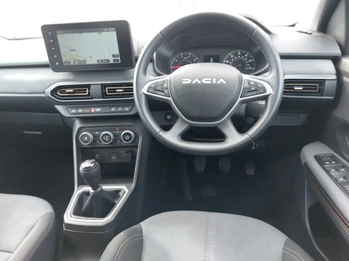 2024-dacia-sandero-stepway-10-tce-extreme-90bhp-big-6