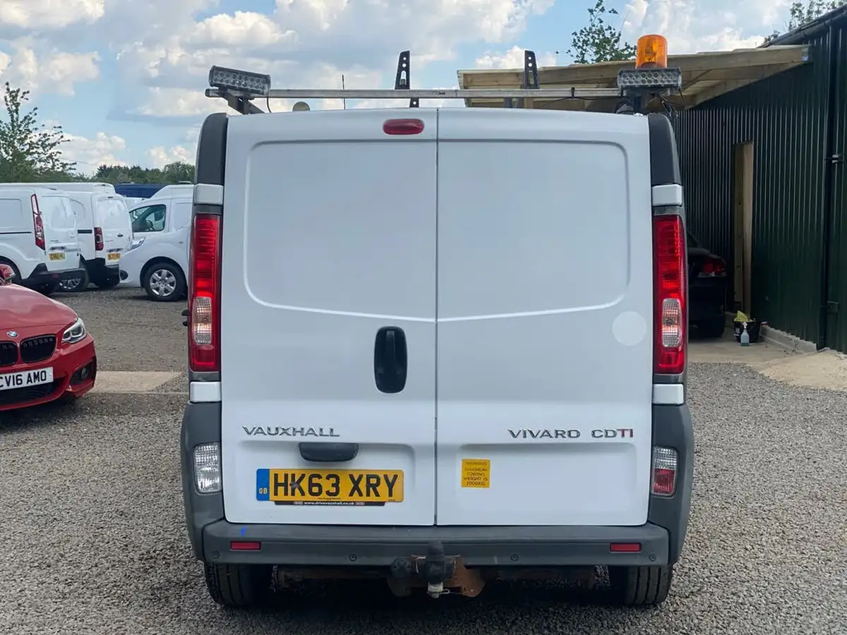 2014-vauxhall-vivaro-20td-2900-swb-115ps-panel-van-big-21