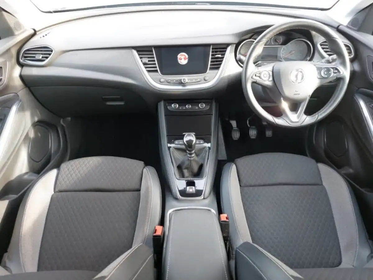 2019-vauxhall-grandland-x-12-sport-nav-big-2