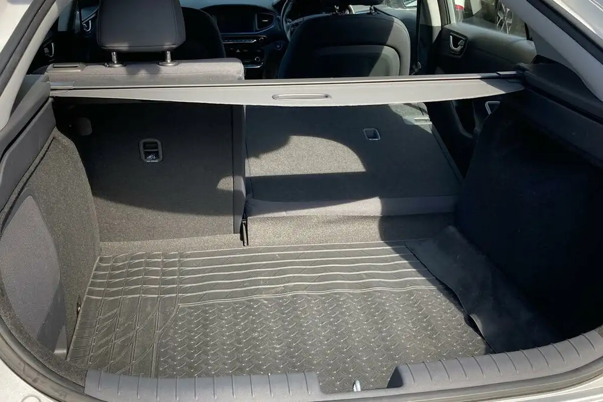 2019-hyundai-ioniq-16-gdi-premium-hybrid-big-11
