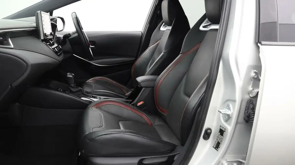 2020-toyota-corolla-18-vvt-i-excel-trk-hatchback-big-13