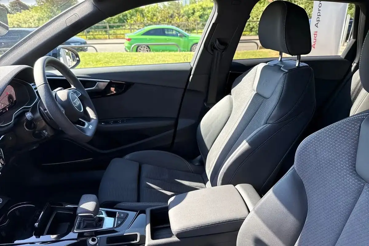 2024-audi-a4-avant-20-35-tdi-black-edition-big-45