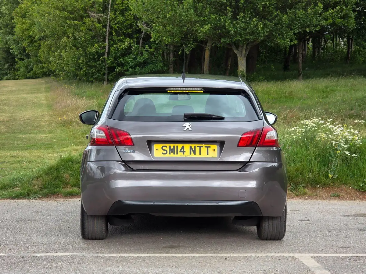 2014-peugeot-308-16hdi-active-big-5