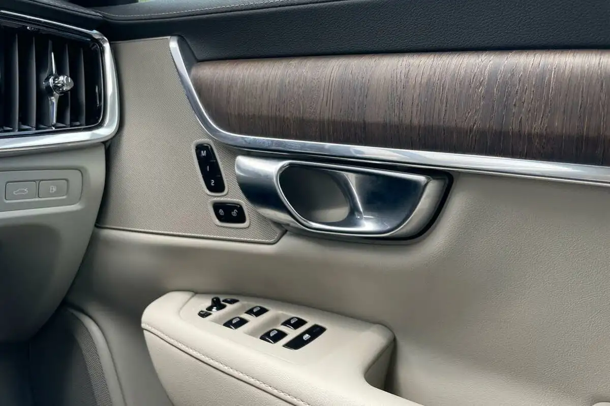 2022-volvo-s90-20-t8-inscription-455bhp-big-40