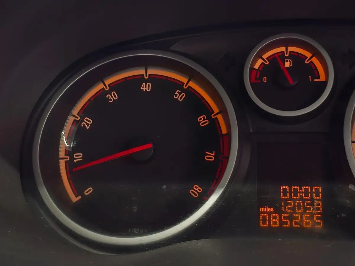 2010-vauxhall-corsa-12-sxi-85ps-ac-5d-big-45