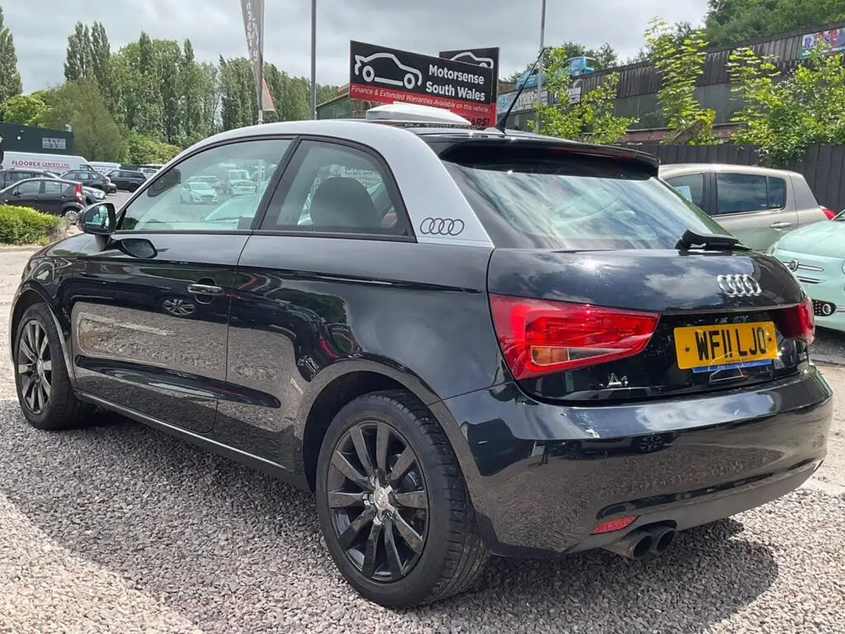 2011-audi-a1-14-sport-tfsi-hatchback-3d-big-10