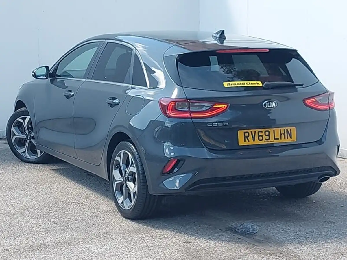 2019-kia-ceed-16crdi-3-hatchback-big-1