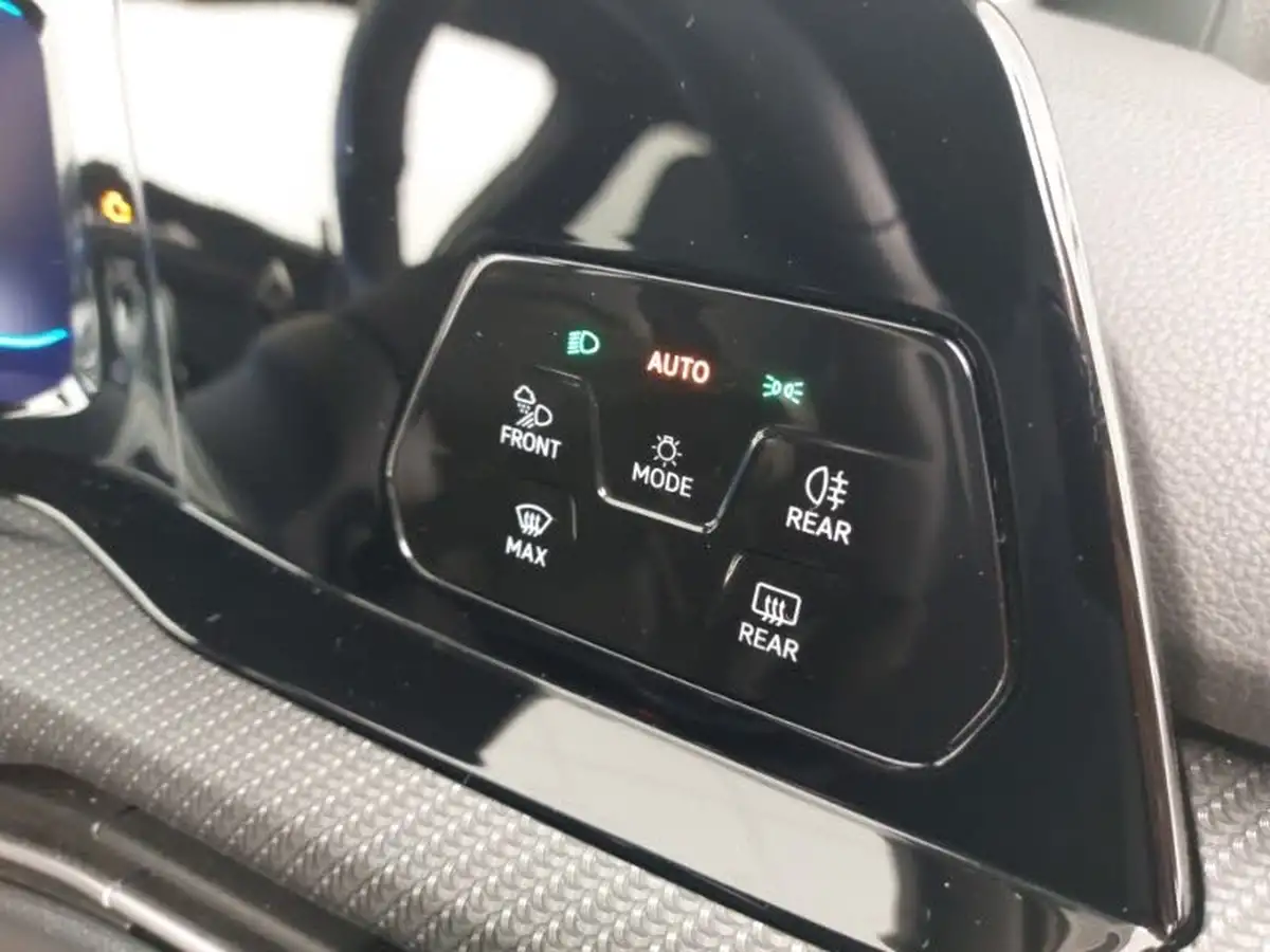 2021-volkswagen-golf-20-tsi-r-hatchback-big-10
