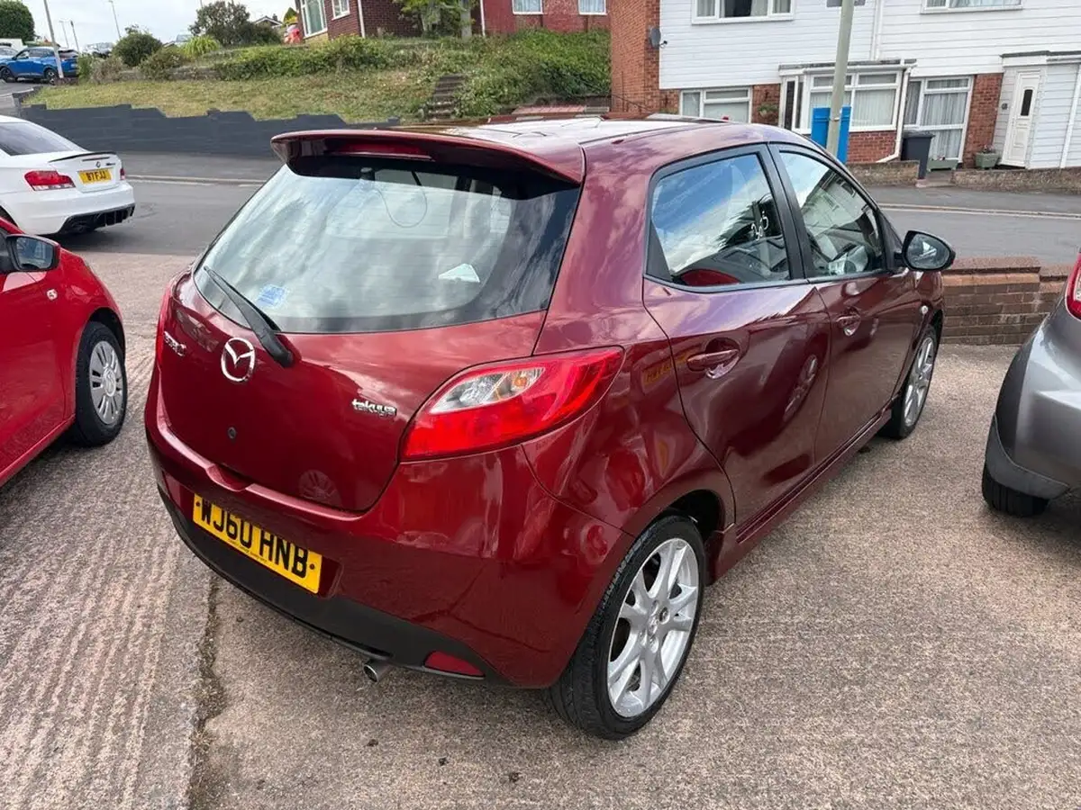 2010-mazda-mazda2-13-takuya-big-5