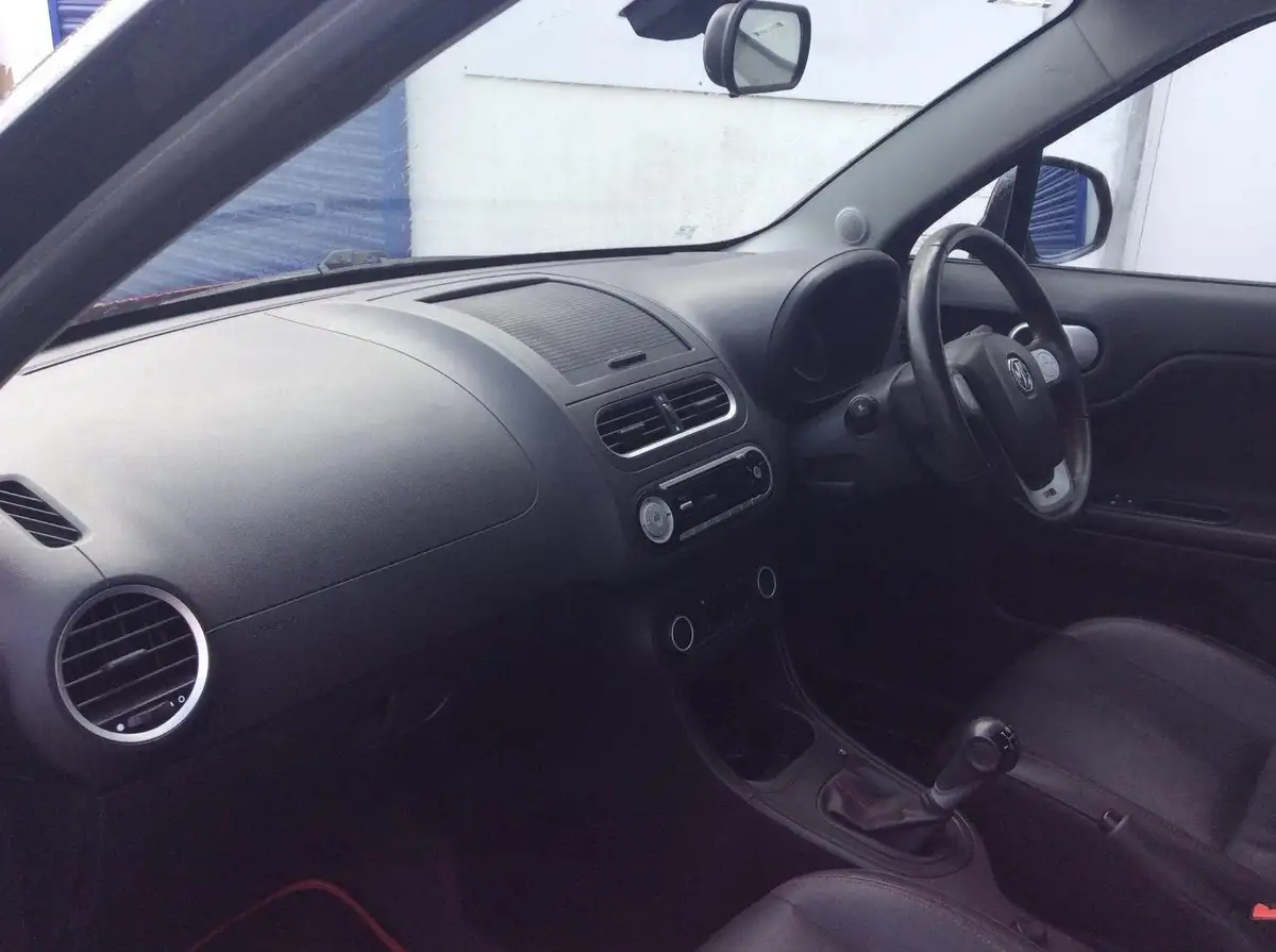 2016-mg-mg3-15-vti-tech-3style-ss-big-9