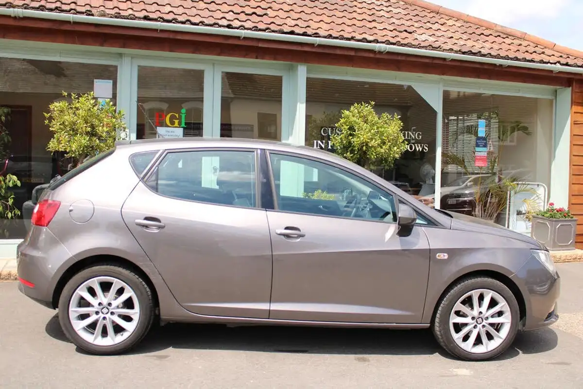 2015-seat-ibiza-14-toca-hatchback-5d-big-9
