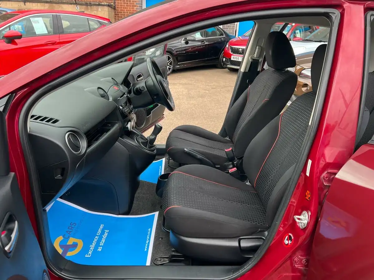2011-mazda-mazda2-13-takuya-big-3
