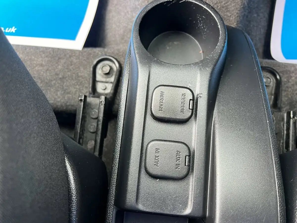 2011-mazda-mazda2-13-takuya-big-31