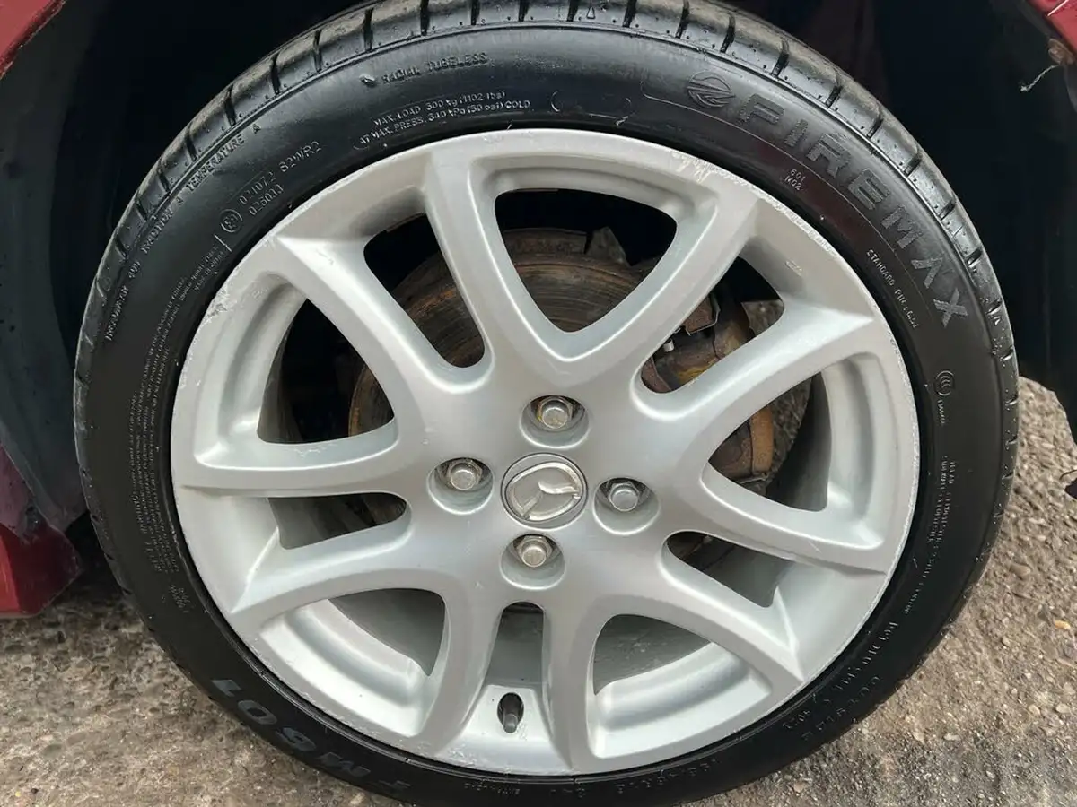 2011-mazda-mazda2-13-takuya-big-55