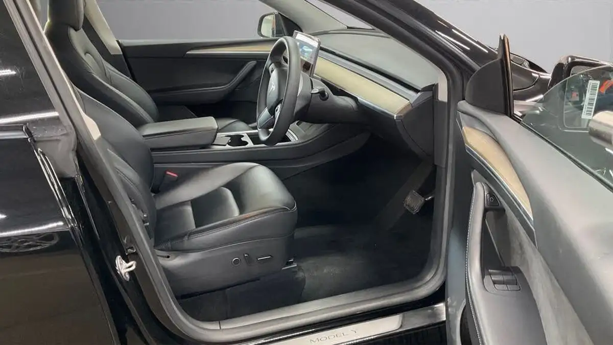 2022-tesla-model-y-e-long-range-big-4