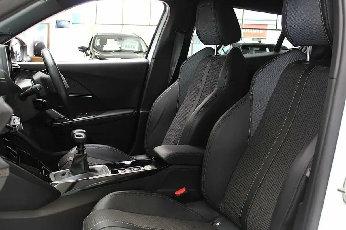 2021-peugeot-2008-suv-12-puretech-gt-big-22
