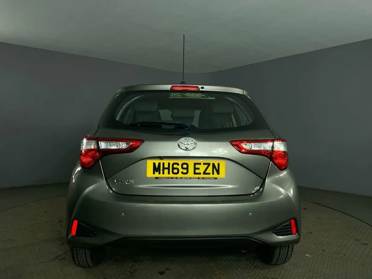 2019-toyota-yaris-15-vvt-i-icon-tech-111bhp-1496cc-big-6