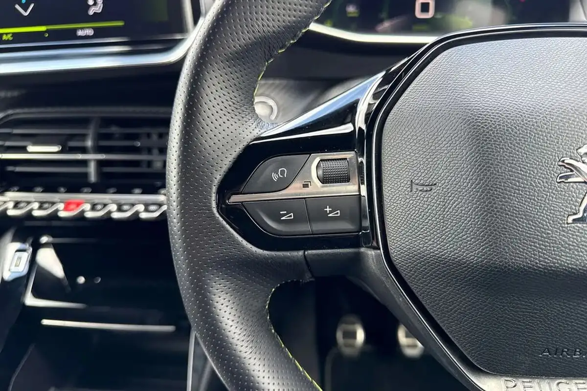 2020-peugeot-2008-suv-12-puretech-gt-line-big-38