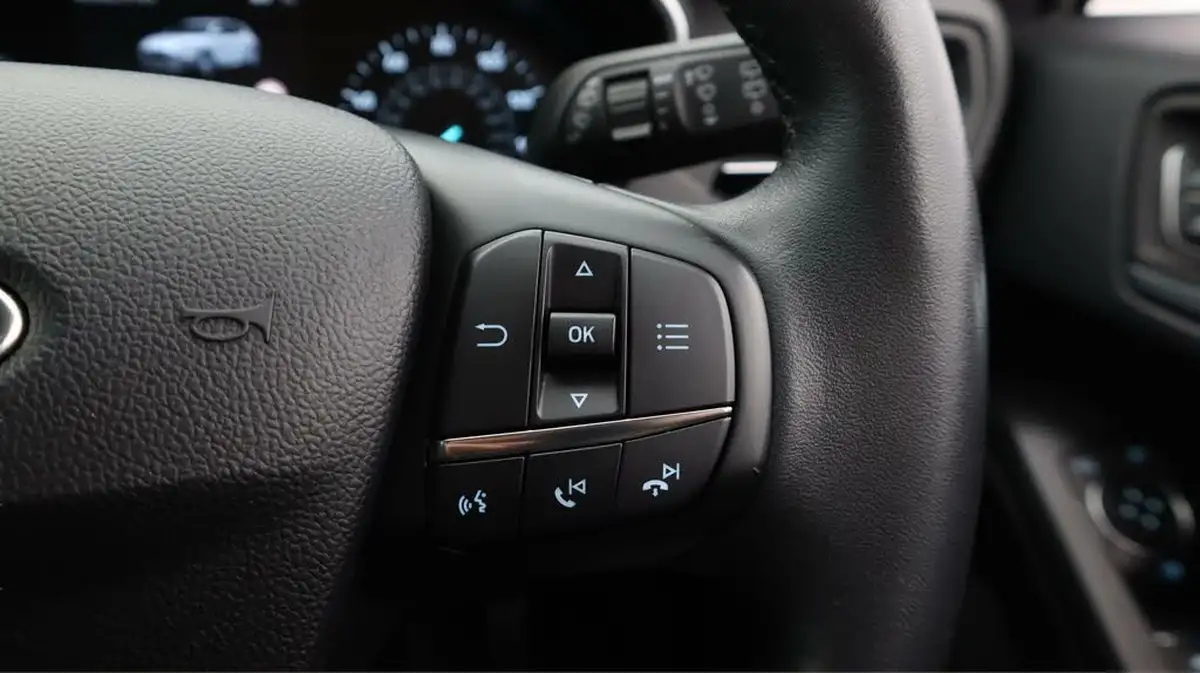 2019-ford-focus-10t-active-hatchback-big-24