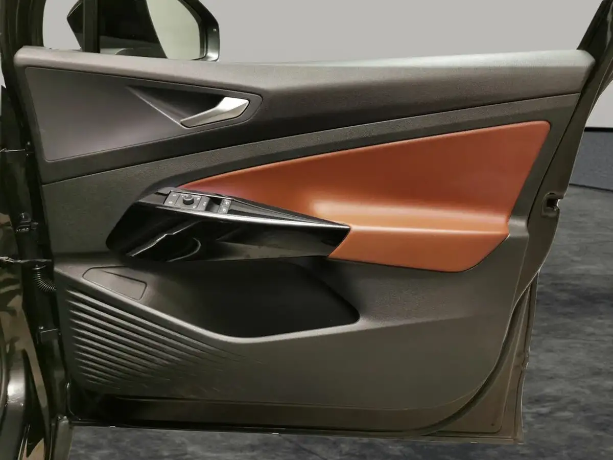 2021-volkswagen-id4-e-first-edition-big-34
