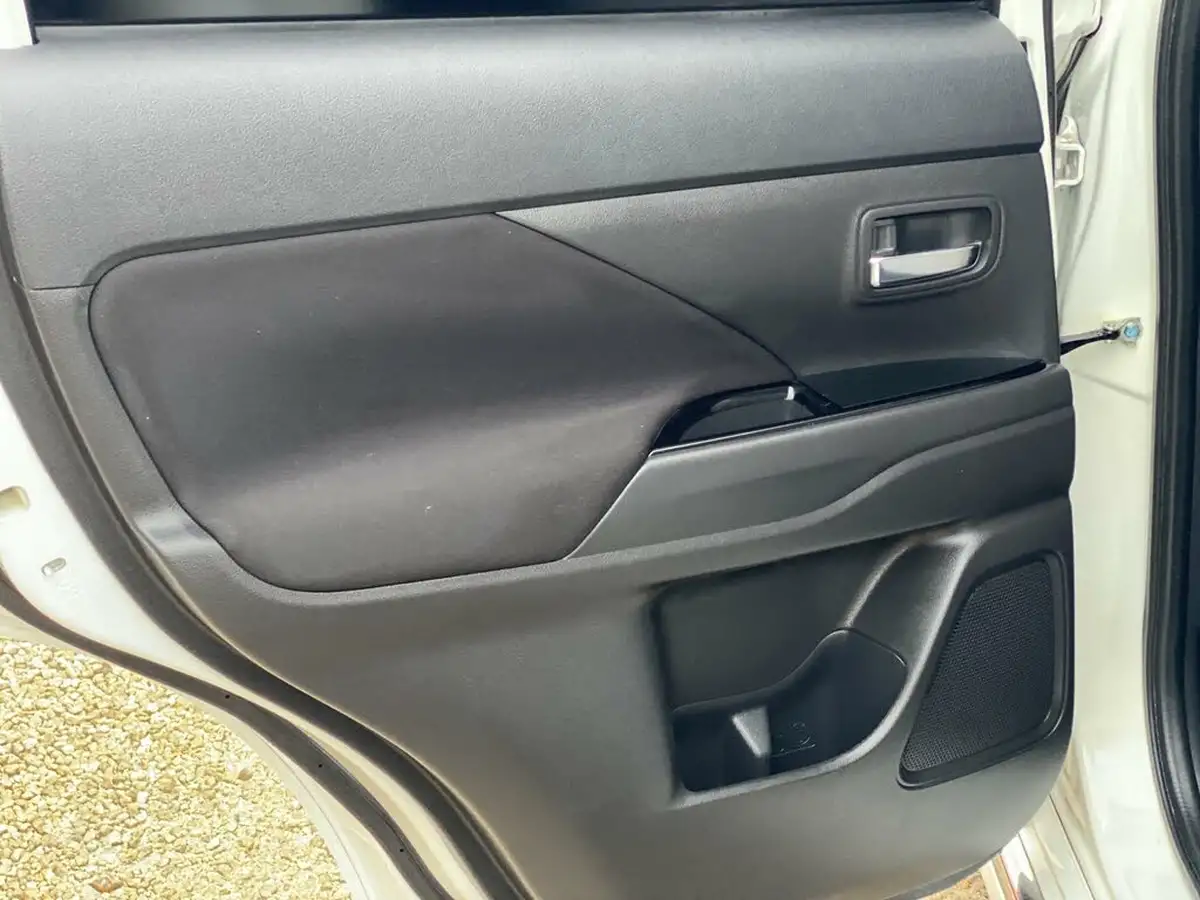 2020-mitsubishi-outlander-24-reflex-plus-commercial-big-40
